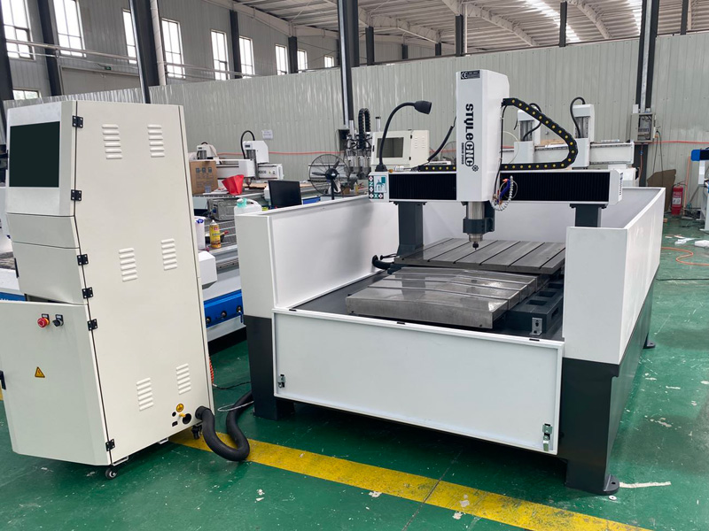小型數(shù)控銑床，用于金屬銑削、雕刻和鉆孔