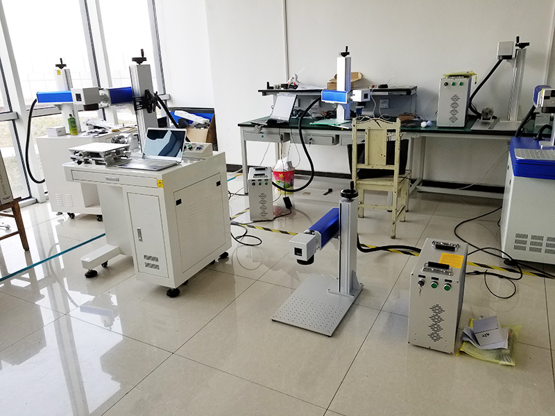 特價(jià)出售用于杯子和玻璃杯的旋轉(zhuǎn)光纖激光雕刻機(jī)