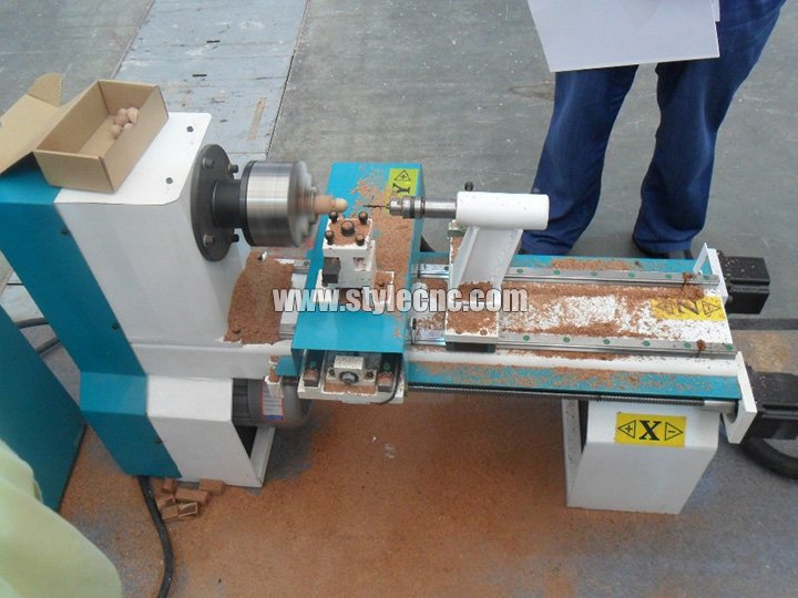 迷你臺(tái)式木工車床，適用于小型木制工藝品和藝術(shù)品