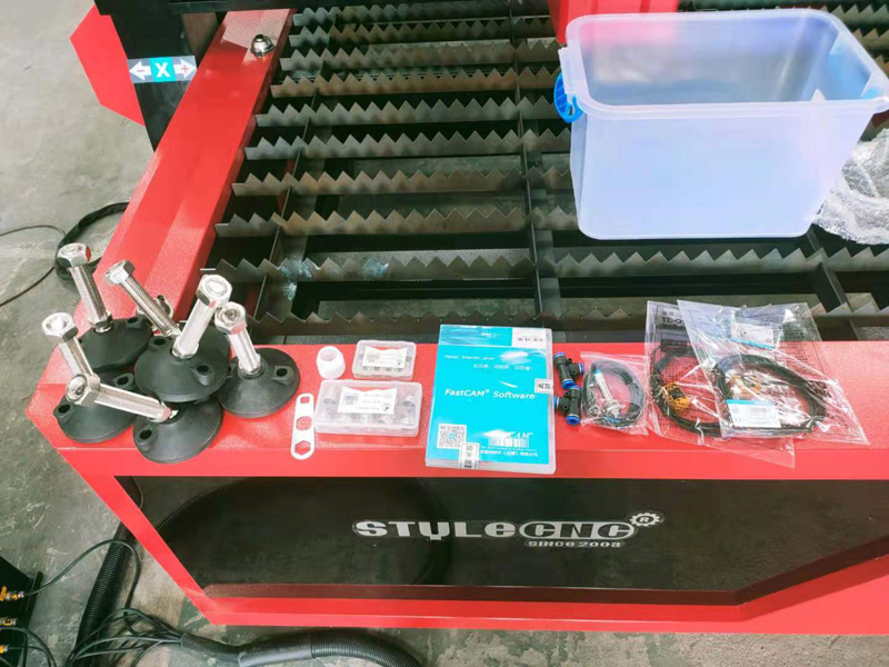 數(shù)控等離子切割工作臺機床發(fā)貨工具箱