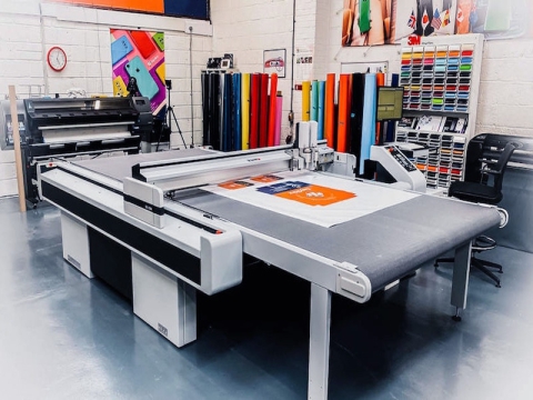 用于印刷、廣告、營銷的數(shù)字平板切割機